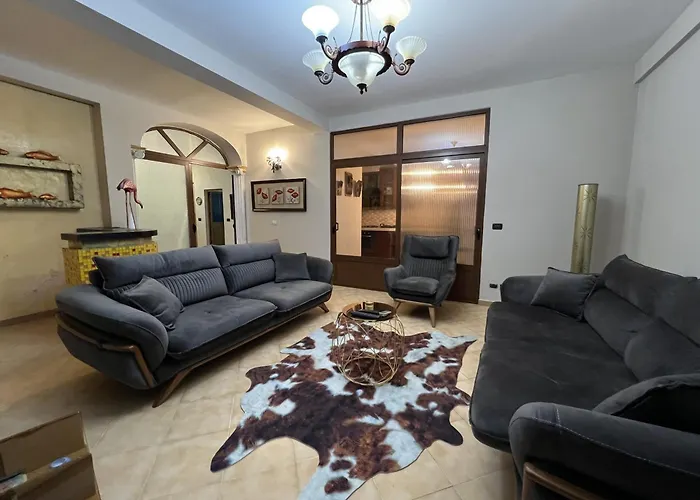 Elly Apartment